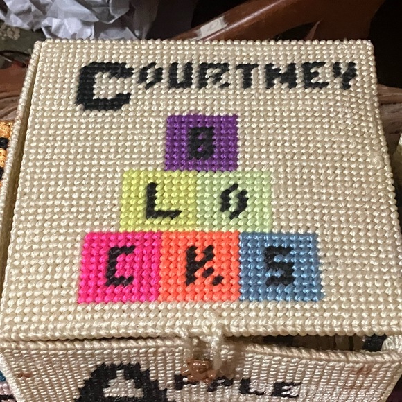 Vintage Alphabet Plastic Canvas Blocks and Box - Picture 3 of 13